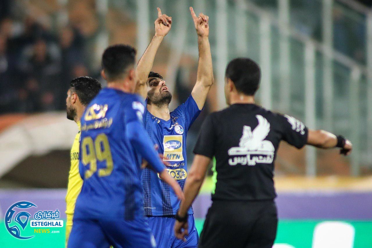 دیدار استقلال و پارس جنوبی جم