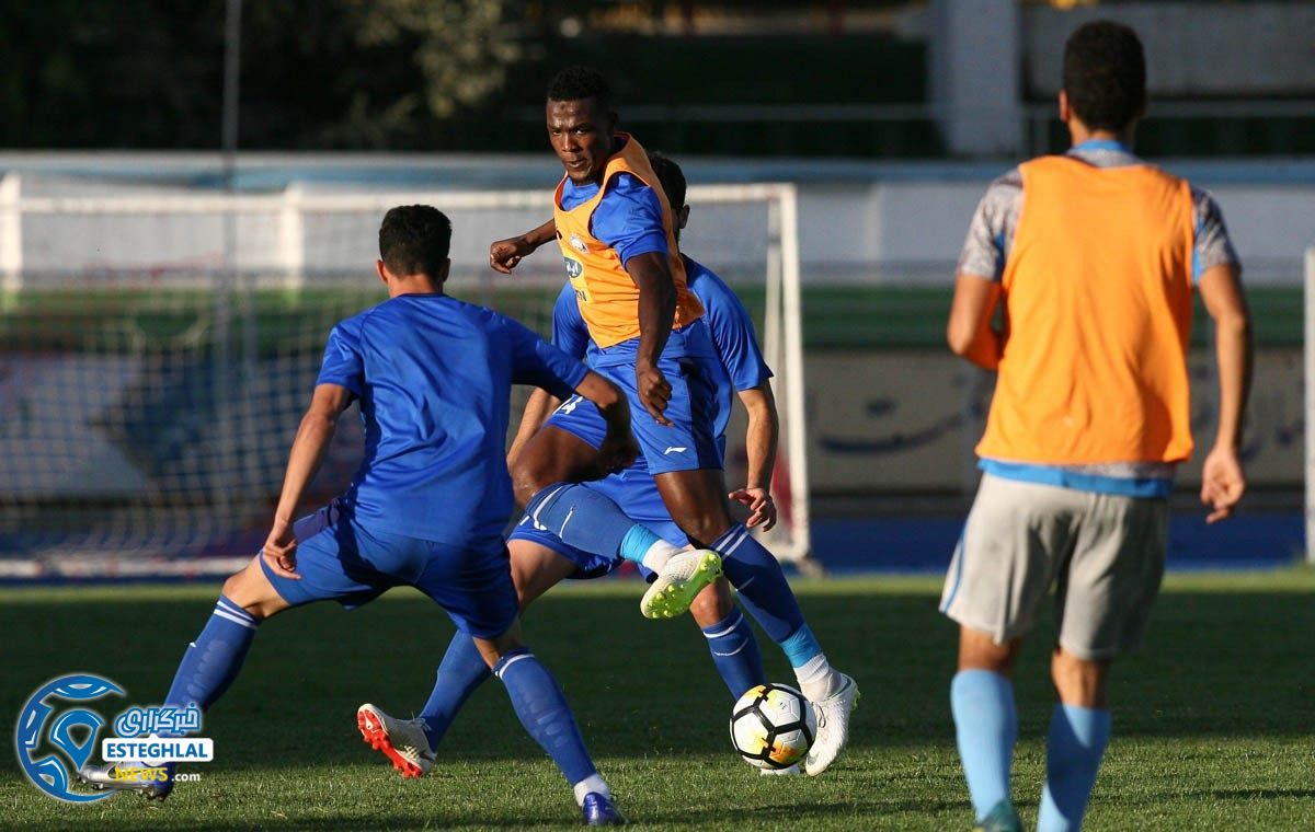 دیدار دوستانه استقلال و آکادمی استقلال