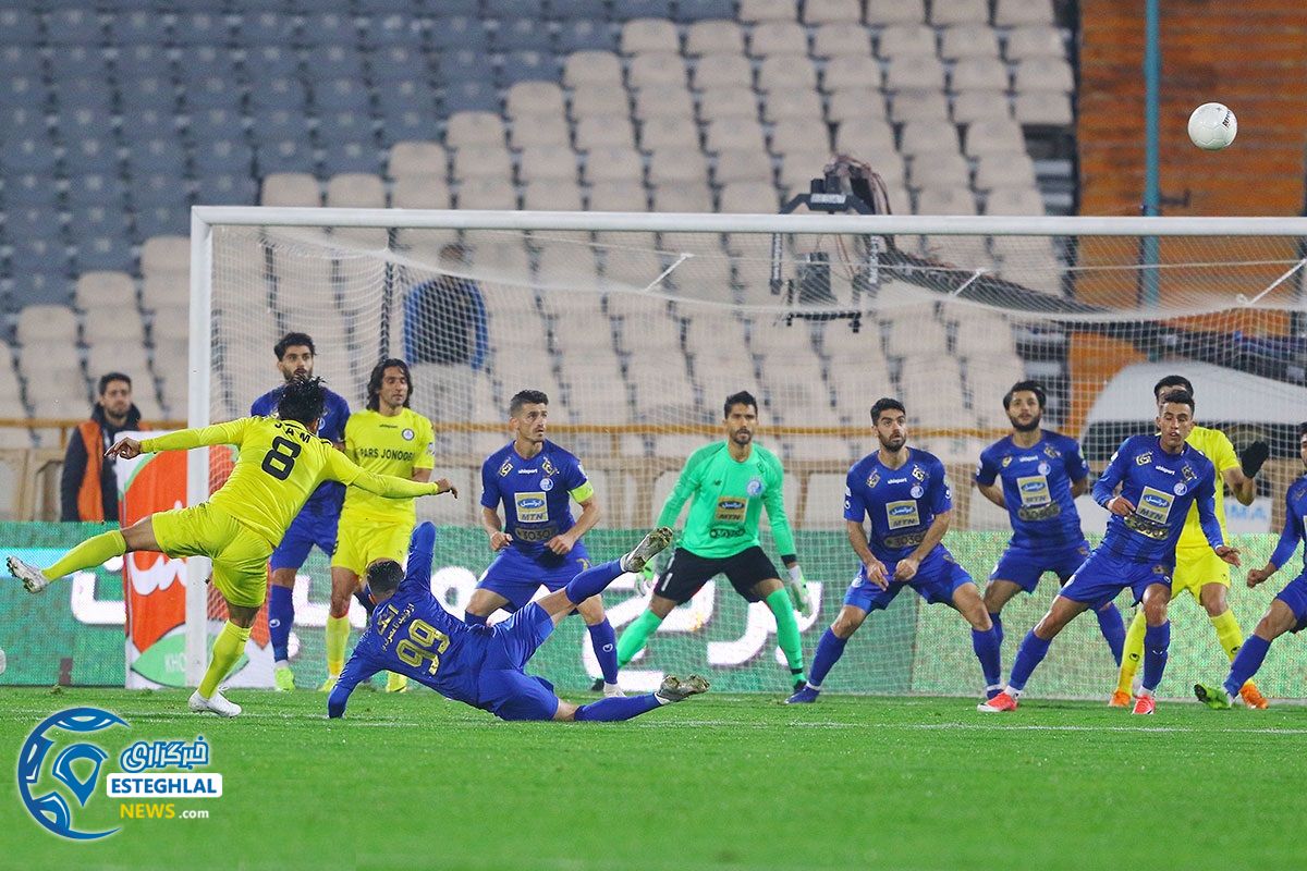 دیدار استقلال و پارس جنوبی جم
